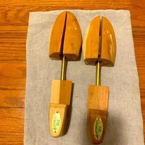 Wood shoes tree pair